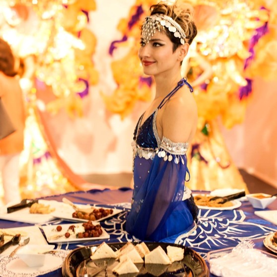 Table server in costume